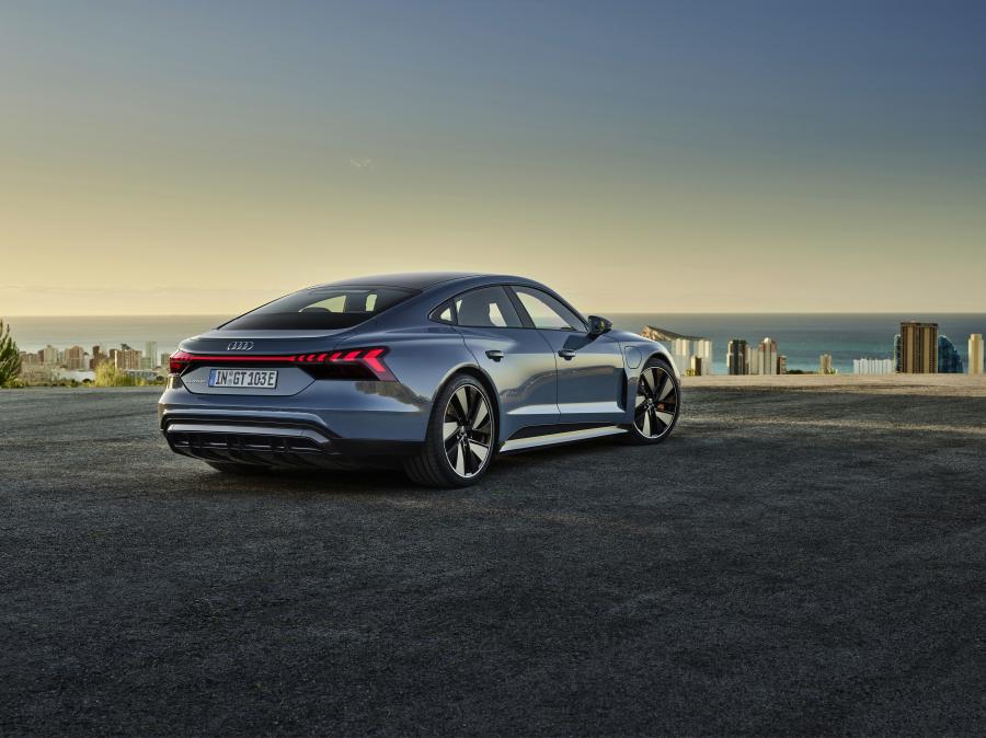  Audi e-tron GT quattro 2021 года  (WW) (фото 4 из 4)